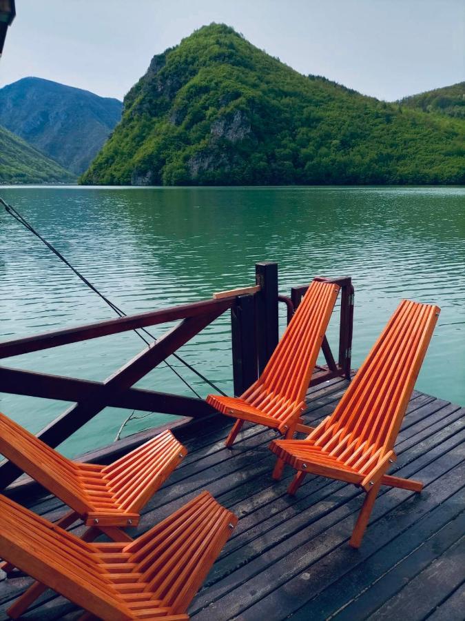 Lake House Perucac Rastiste Exteriör bild