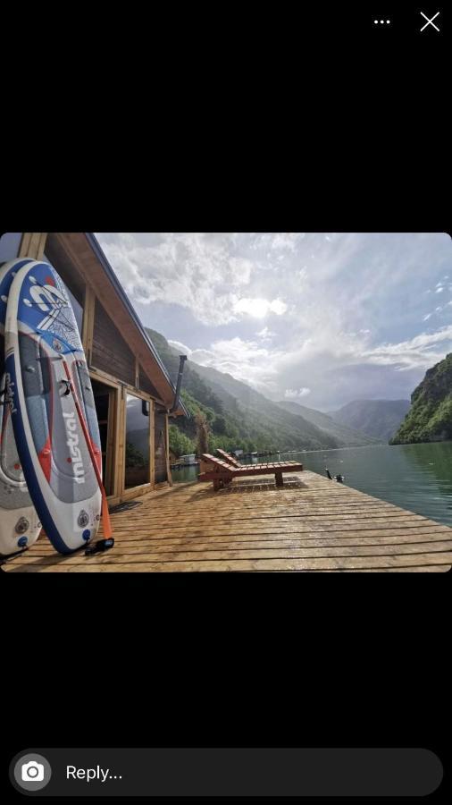 Lake House Perucac Rastiste Exteriör bild