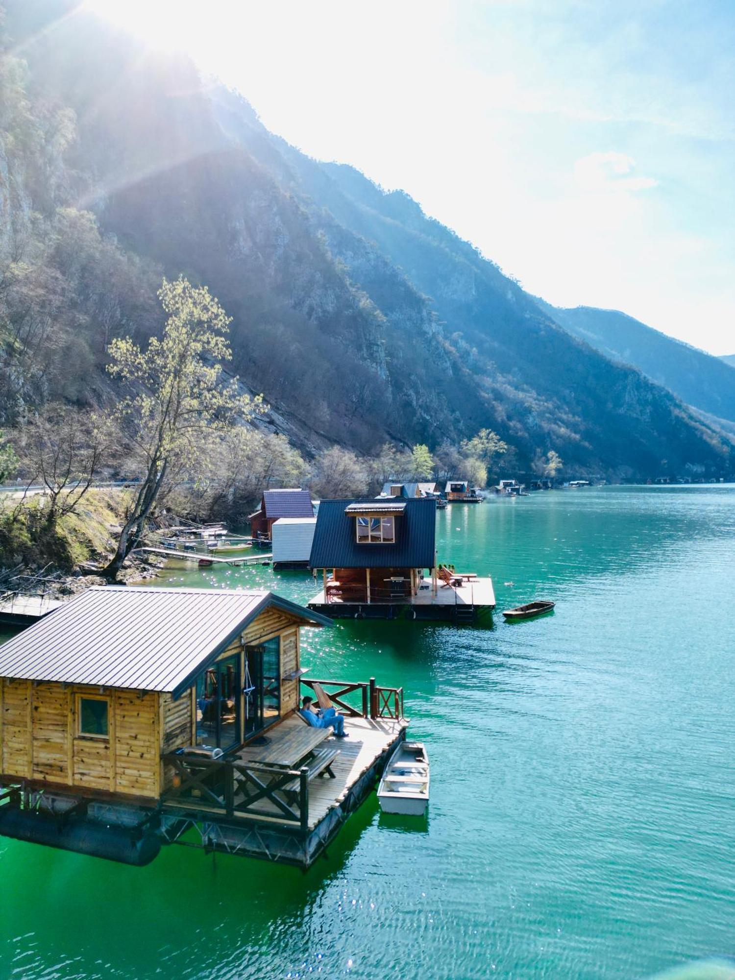 Lake House Perucac Rastiste Exteriör bild
